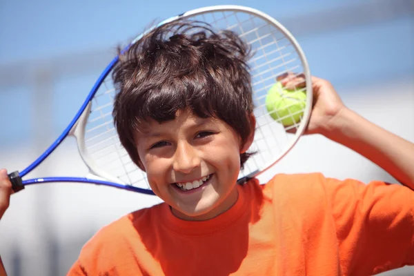 Мальчик с теннисной Ракет — стоковое фото