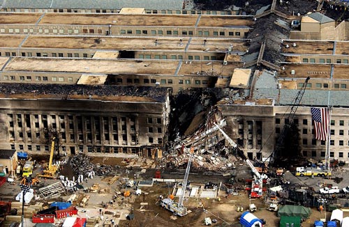 Разрушенное здание Пентагона. Автор: TSGT CEDRIC H. RUDISILL, USAF / wikimedia
