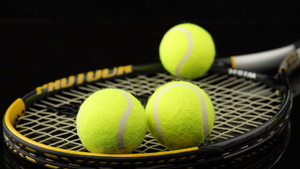 Опытный тренер по большому теннису дает уроки для детей и взрослых