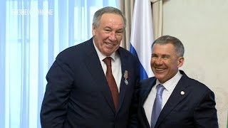 Минниханов наградил Тарпищева медалью ордена «За заслуги перед РТ»