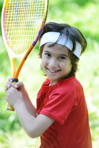 Детские игры в теннис — стоковое фото
