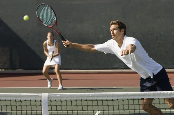 Смешанный парный теннис игрока — стоковое фото