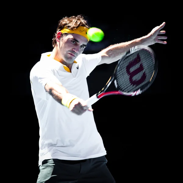 Мельбурн - 25 января: Роджер Федерер из Швейцарии в своем квартале окончательной победы над Станислас Вавринка Швейцарии в открытый чемпионат Австралии 2011 — стоковое фото