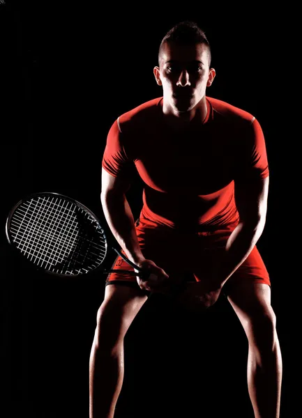 Игрок тенниса на черном фоне — стоковое фото