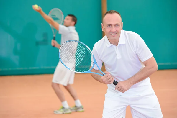 Теннис воспроиведение в мужском парном разряде — стоковое фото