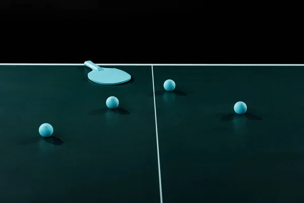 Крупным Планом Вид Голубой Теннисные Ракетки Мячи Сложенные Настольный Теннис — стоковое фото