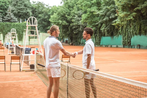 Male Tennis Players Wooden Rackets Shaking Hands Match Court — стоковое фото