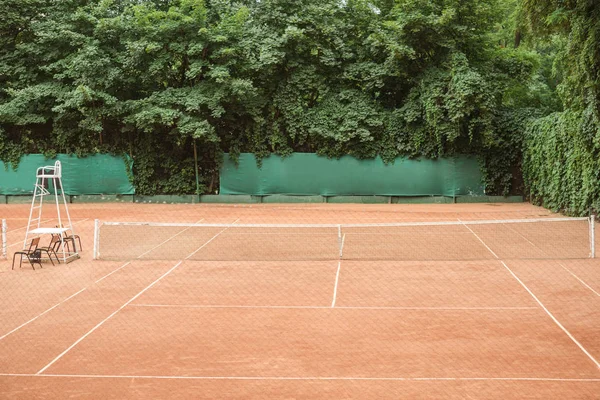 View Brown Tennis Court Chairs Tennis Net — стоковое фото