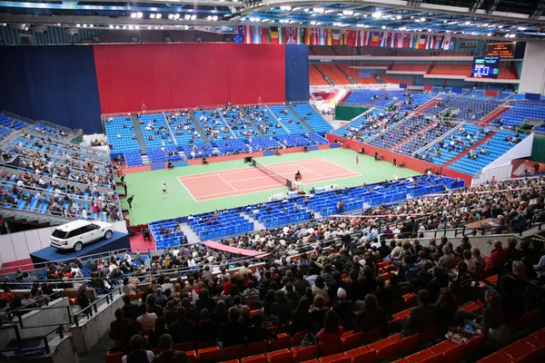 Спортивная теннисная Арена с общественностью — стоковое фото